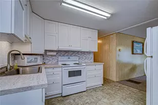 6128 Ridgewood Dr, Zephyrhills, FL 33542 - Photo 7