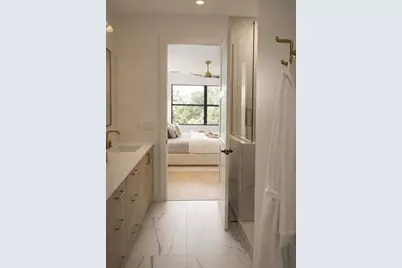 375 13th St N, Saint Petersburg, FL 33705 - Photo 19