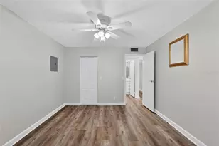 1802 Bedford Ln, Sun City Center, FL 33573 - Photo 9