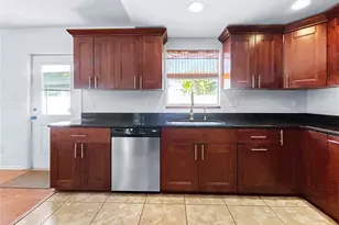 2926 W Tyson Ave, Tampa, FL 33611 - Photo 7