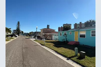 18104 2nd Street E, Redington Shores, FL 33708 - Photo 5