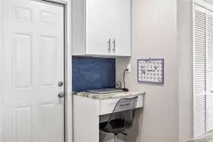 8718 Tahiti Ln, Tampa, FL 33615 - Photo 17