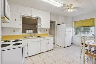 1001 Hull St S, Gulfport, FL 33707 - Photo 9