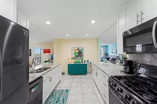 8198 Terrace Garden Dr N, Saint Petersburg, FL 33709 - Photo 13