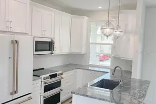 1299 5th St S, Saint Petersburg, FL 33701 - Photo 3