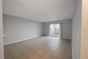 2814 Somerset Park Dr, Tampa, FL 33613 - Photo 3