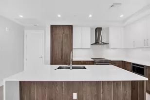 275 1st Ave S, Saint Petersburg, FL 33701 - Photo 9