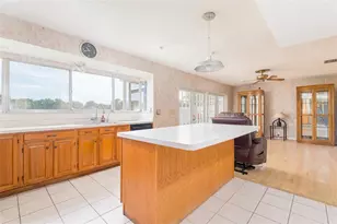 6809 Twelve Oaks Blvd, Tampa, FL 33634 - Photo 13