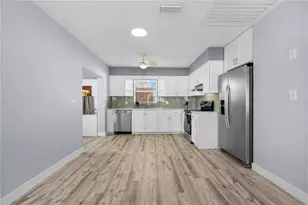 734 91st Ave N, Saint Petersburg, FL 33702 - Photo 3