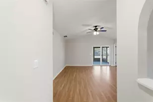 939 Sandywood Dr, Brandon, FL 33510 - Photo 7