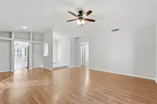 939 Sandywood Dr, Brandon, FL 33510 - Photo 5