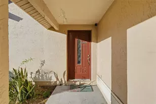 939 Sandywood Dr, Brandon, FL 33510 - Photo 3