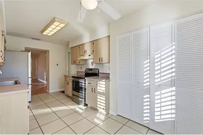 939 Sandywood Drive, Brandon, FL 33510 - Photo 13