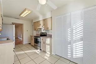 939 Sandywood Dr, Brandon, FL 33510 - Photo 13