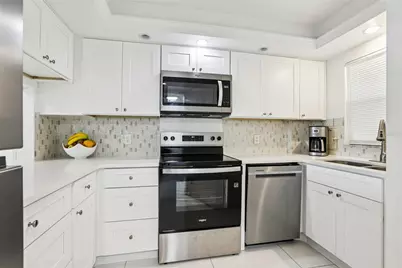 1100 N Shore Drive NE #304, Saint Petersburg, FL 33701 - Photo 7