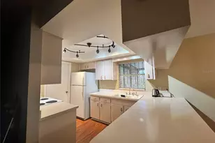 9715 Hidden Oaks Cir, Tampa, FL 33612 - Photo 11