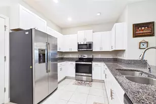 726 Royal Empress Dr, Ruskin, FL 33570 - Photo 5