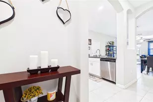 726 Royal Empress Dr, Ruskin, FL 33570 - Photo 3