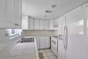 201 Bedford Trail, Sun City Center, FL 33573 - Photo 11