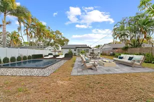 9032 Bay St NE, Saint Petersburg, FL 33702 - Photo 23