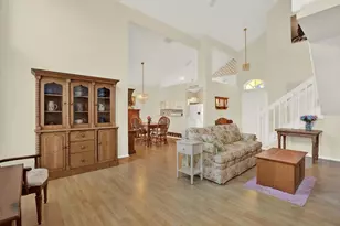 30609 Tremont Dr, Wesley Chapel, FL 33543 - Photo 9