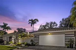 720 Brightwaters Blvd NE, Saint Petersburg, FL 33704 - Photo 3