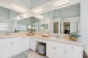 10122 Whisper Pointe Dr, Tampa, FL 33647 - Photo 47