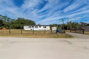 1306 Union Pacific Dr, Plant City, FL 33566 - Photo 1