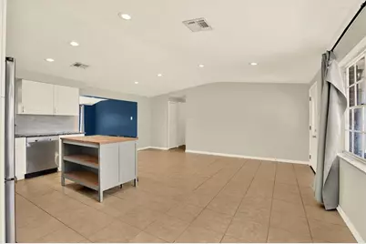 11404 N 52nd Street, Tampa, FL 33617 - Photo 5