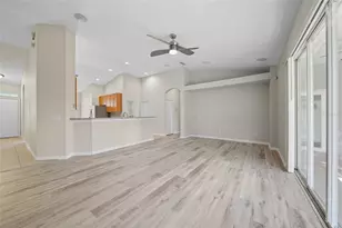 11724 Holly Creek Dr, Riverview, FL 33569 - Photo 9