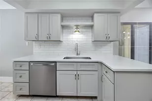 7310 Sunshine Skyway Ln S, Saint Petersburg, FL 33711 - Photo 23