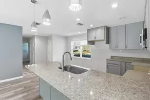 11372 W Bayshore Dr, Crystal River, FL 34429 - Photo 7