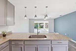 11372 W Bayshore Dr, Crystal River, FL 34429 - Photo 5