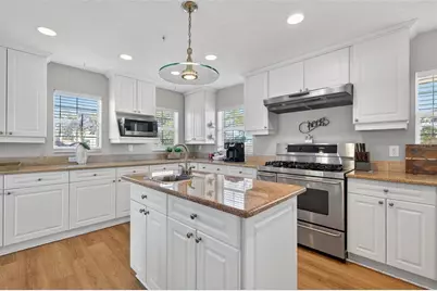 1902 Arrowhead Drive NE, Saint Petersburg, FL 33703 - Photo 13