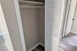 11513 Valencia Dr, Seffner, FL 33584 - Photo 9