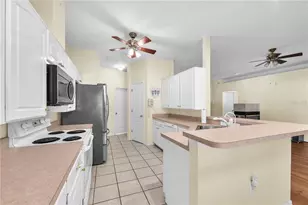 2332 Towering Oaks Cir, Seffner, FL 33584 - Photo 11