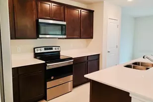 30579 Gilbern Rd, Wesley Chapel, FL 33545 - Photo 5