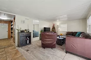 4654 Ryals Rd, Zephyrhills, FL 33541 - Photo 5