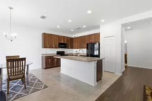 2941 Adams Cross Dr, Zephyrhills, FL 33540 - Photo 9