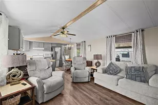 5305 Antigua Dr, Zephyrhills, FL 33541 - Photo 11