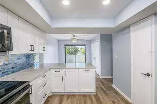 6304 Grand Bahama Cir, Tampa, FL 33615 - Photo 9