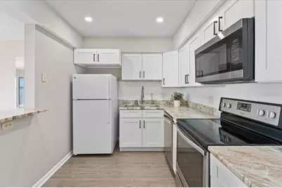 4900 Brittany Drive S #610, Saint Petersburg, FL 33715 - Photo 9