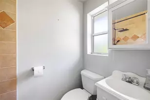 1806 Beverly Cir N, Clearwater, FL 33764 - Photo 23