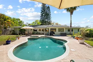 1806 Beverly Cir N, Clearwater, FL 33764 - Photo 43