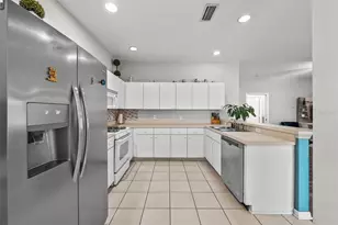 6811 Monarch Park Dr, Apollo Beach, FL 33572 - Photo 13