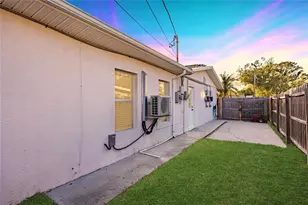 5681 Cedar St NE, Saint Petersburg, FL 33703 - Photo 35