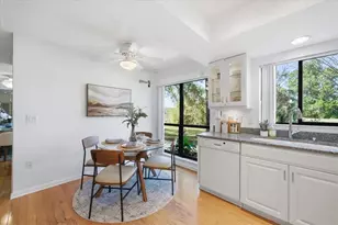 4230 Glen Haven Ln, Tampa, FL 33618 - Photo 9