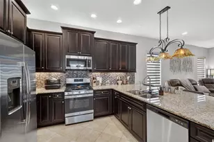 30724 Lindentree Dr, Wesley Chapel, FL 33543 - Photo 17