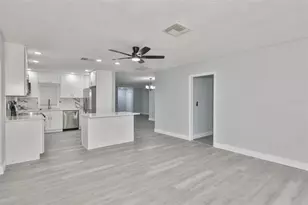 1007 Strawpocket Pl, Sun City Center, FL 33573 - Photo 11