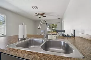 10104 Hawk Storm Ave, Tampa, FL 33610 - Photo 9